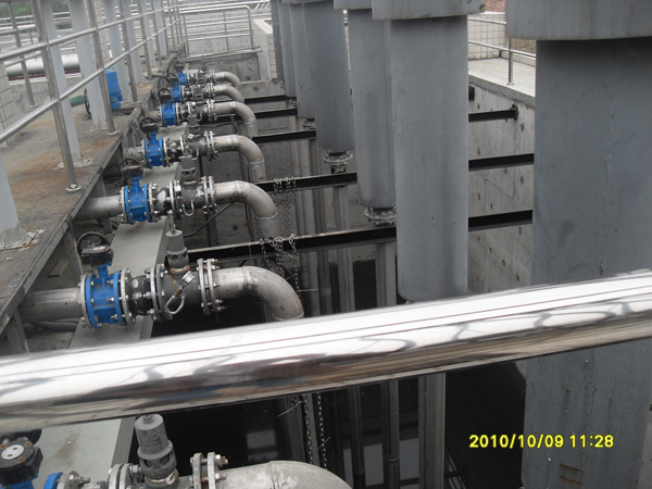 污水曝氣池羅茨風機.jpg 污水曝氣池羅茨風機.jpg